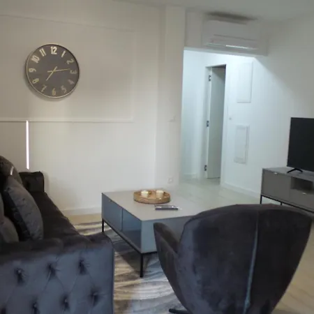 M-m Apartment *